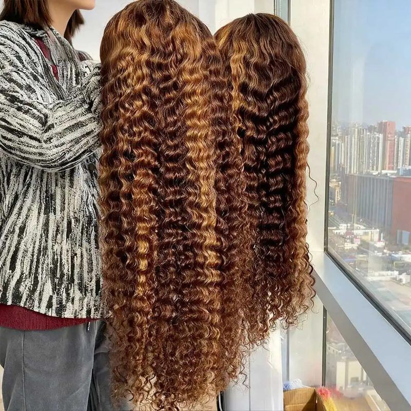 Perruque Deep Wave bouclée à reflets 4/27 – lace frontal 13x4